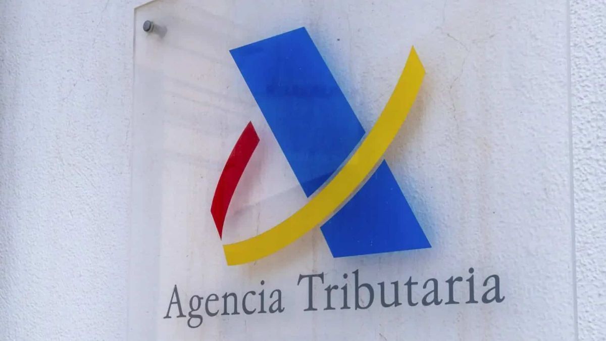 The Treasury clarifies that a child who lives abroad must pay the gift tax if his father donates money to an account in Spain