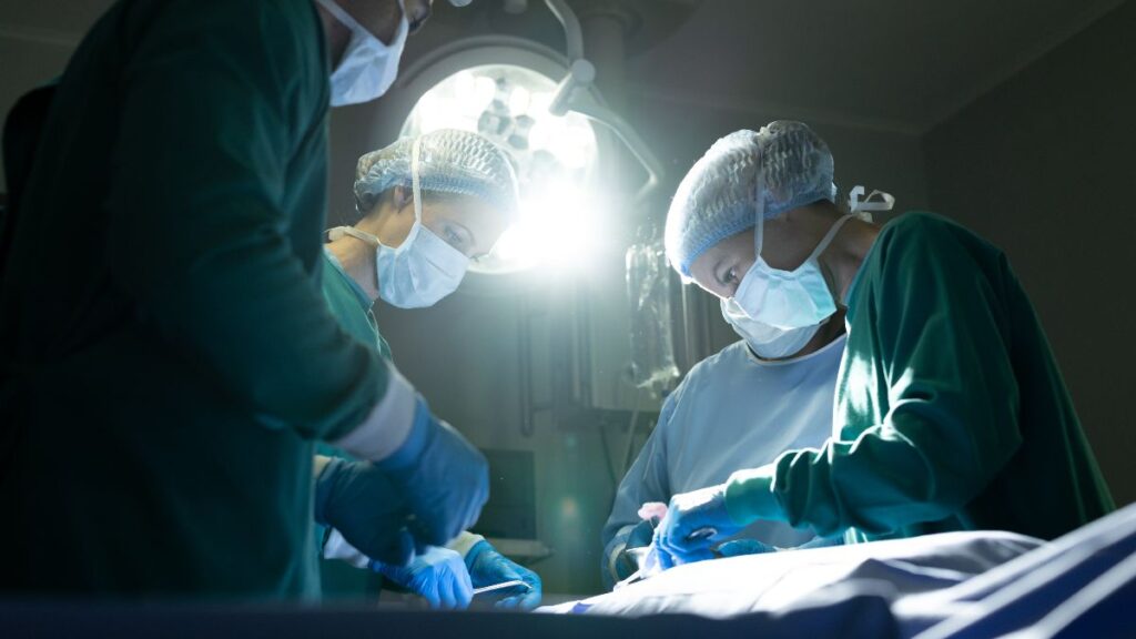 They compensate him with 15,000 euros because they did not inform him of the risks of general anesthesia: he went into cardiorespiratory arrest