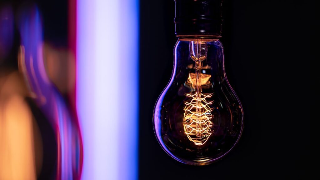 The price of electricity today, Friday, April 3, 2026: the cheapest and most expensive hours within the PVPC