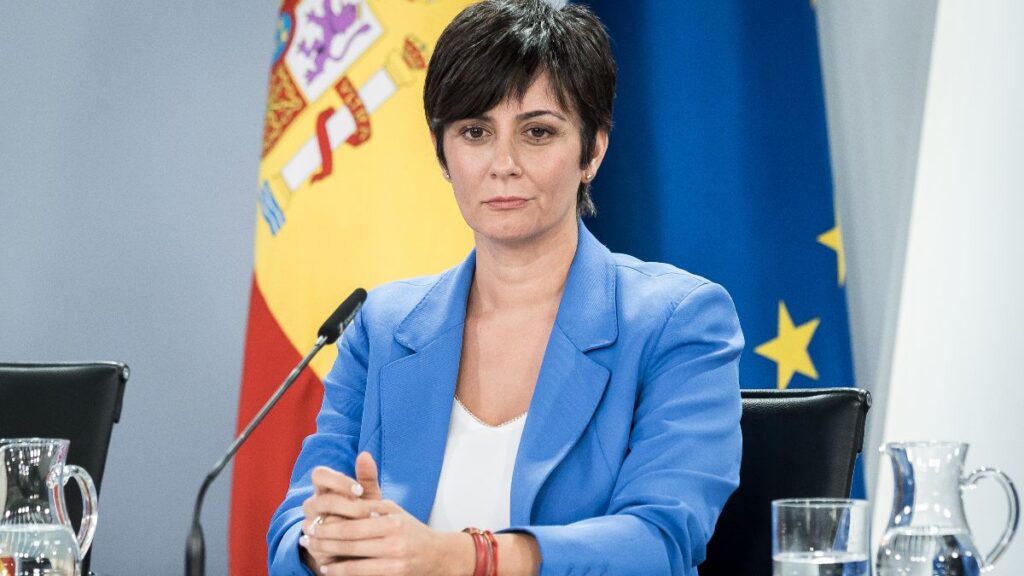 The rental law allows the landlord to demand up to 3 months' rent from the tenant at the beginning of the contract: 2 additional guarantee plus 1 deposit