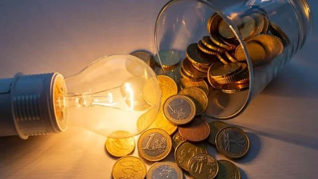 The price of electricity on Monday, April 6, drops and leaves eight sections below 0 euros