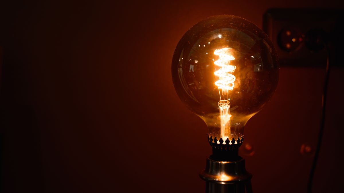 The price of electricity today, Tuesday, April 7, in the PVPC rises slightly and leaves 13 sections above 100 euros