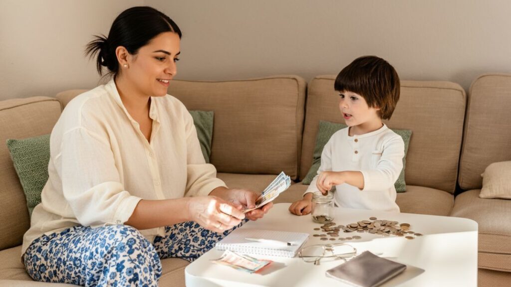 A mother who earns 2,423 euros a month asks to increase the alimony of the father, who is unemployed: the court rejects it because it is not proportional