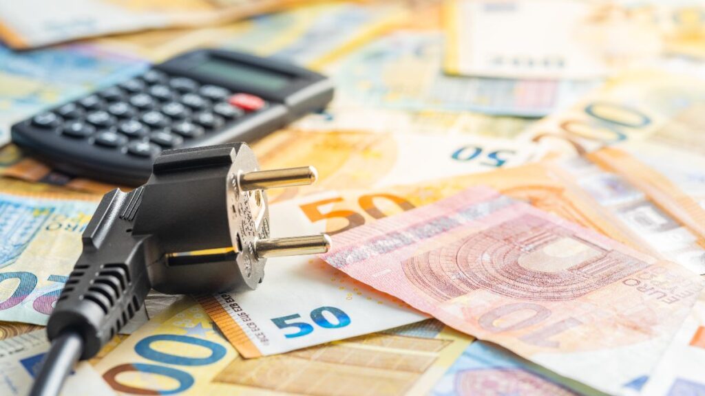 The price of electricity this Thursday, April 23, rises again and maintains seven bands for less than one euro