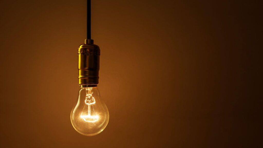 The price of electricity today, Wednesday, April 22, in the PVPC rises and leaves 2 sections above 200 euros