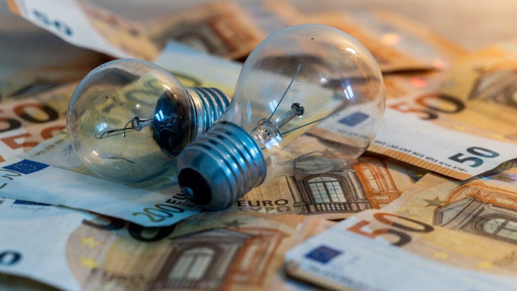 The price of electricity this Friday, April 24, rises again and there will be no range below 14 euros
