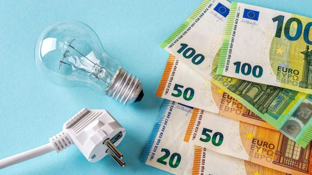 The price of electricity this Saturday, April 25, plummets but there will be 7 bands where less than 1 euro will be paid