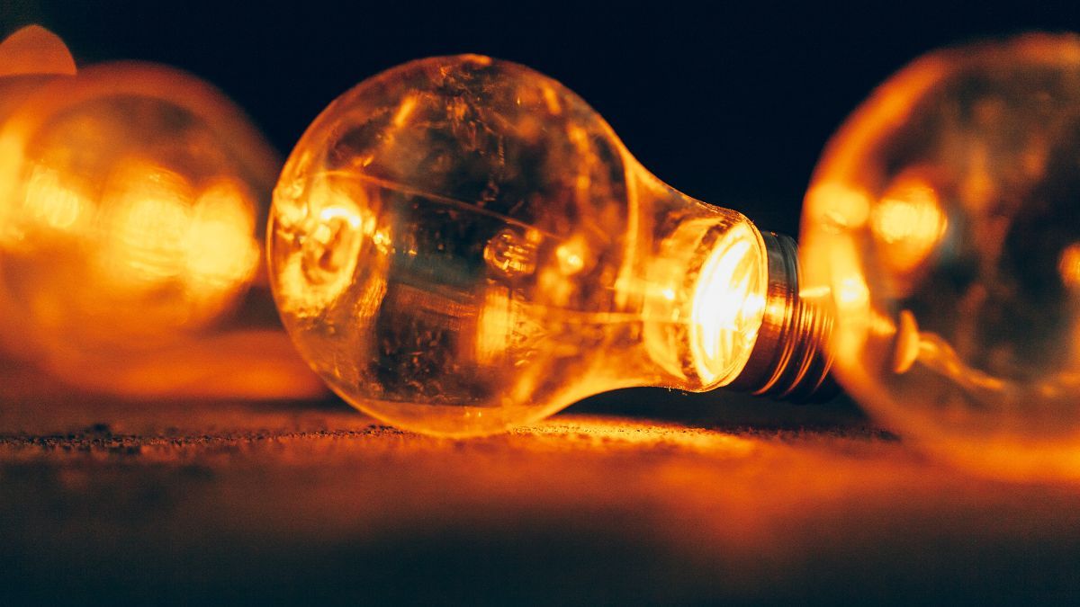 The price of electricity today, Sunday, April 26, in the PVPC remains the same and leaves 12 sections below 100 euros