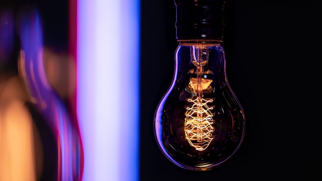 The price of electricity today, Wednesday, April 29, in the PVPC rises again with three sections above 200 euros