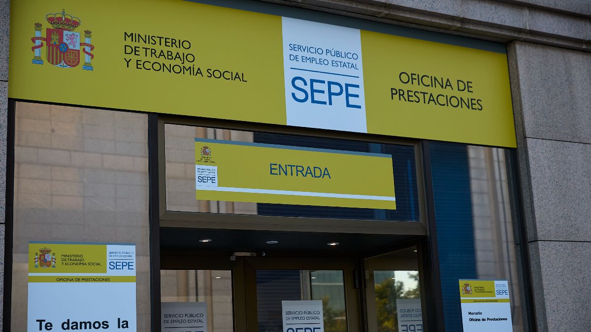 A beneficiary of unemployment benefits has to return 7,072 euros to the SEPE for not communicating the income from the sale of a home on time