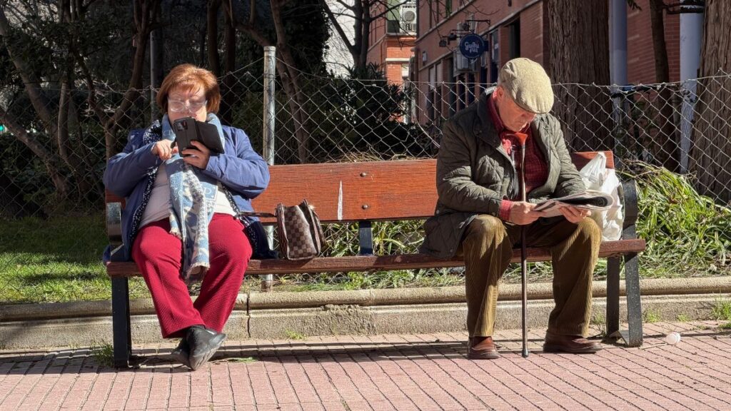 A report warns that the Social Security pension system cannot hold up and uses Sweden as an example