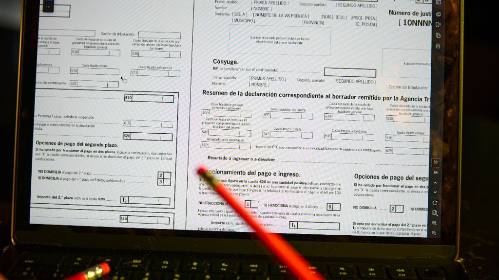 Do I have to declare the MEC scholarship in my income? Exemption, limits and refund