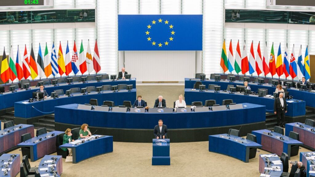 Europe changes the rules: expands aid to include workers before they are fired