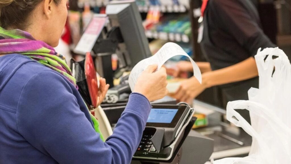 Goodbye to paper tickets in supermarkets: older people and experts, against