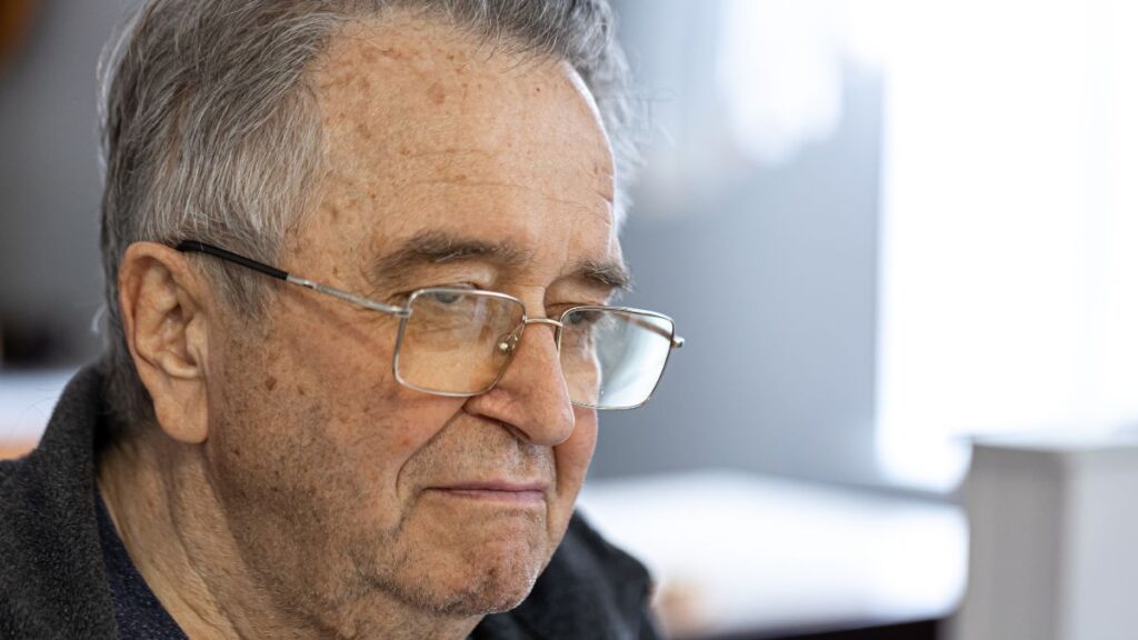 Justice removes the absolute permanent disability from a man who must use a permanent ileostomy bag after cancer: it is not disabling for light and sedentary work