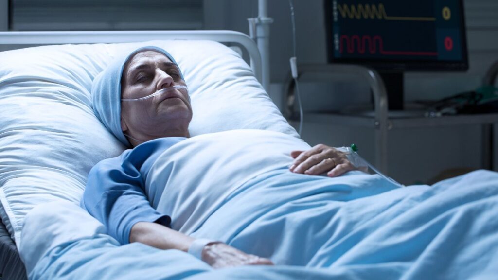 Justice removes the absolute permanent disability of a 60-year-old cleaner with bladder cancer by considering that there is no “total and accredited” limitation to work