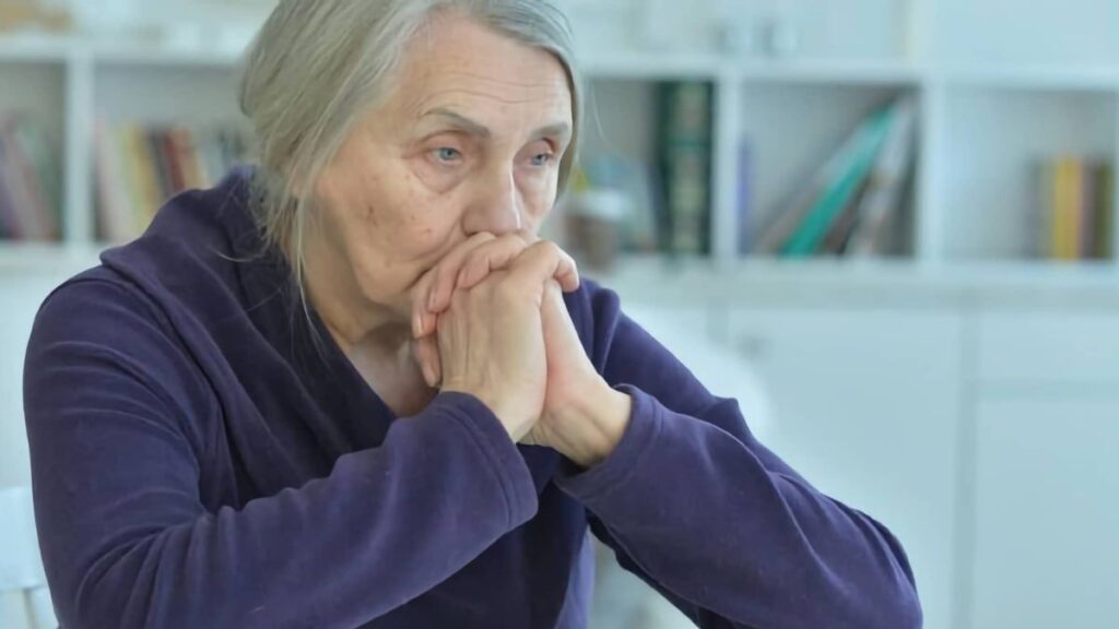 She loses her retirement pension and must return 9,664.11 euros to the Community of Madrid, because her husband earned 15,333 euros a year