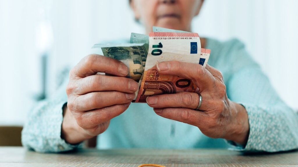 Social Security asks a mother to return 11,700 euros of Minimum Vital Income but Justice orders to forgive it because the error was made by the INSS