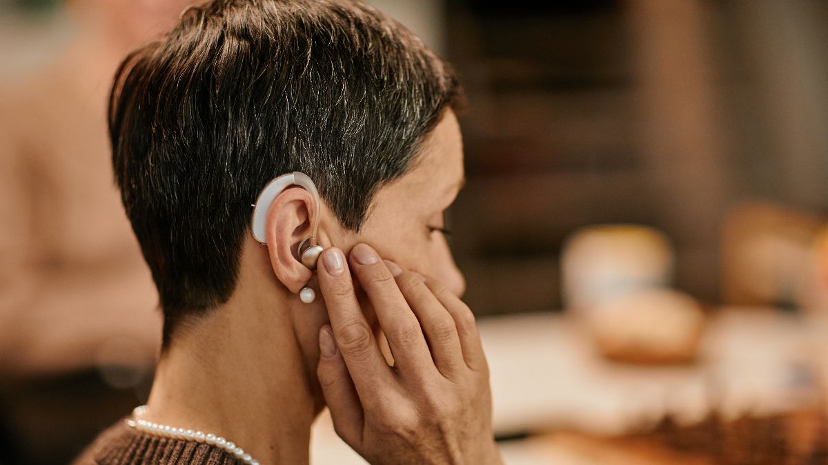 Social Security denies permanent disability to a totally deaf supermarket cashier: Justice says she can work with hearing aids