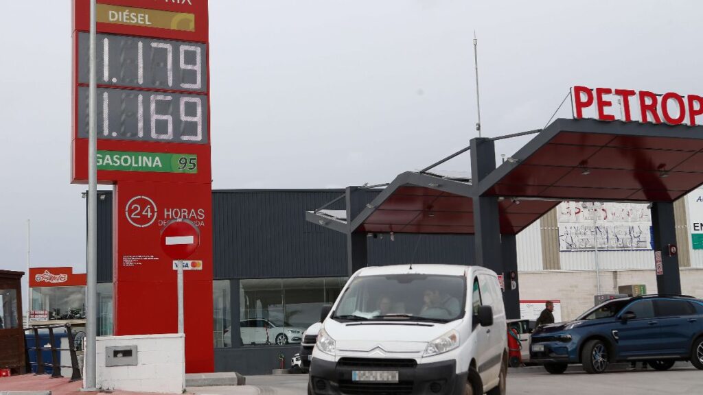 The OCU dismantles the great myth: neither gasoline nor low-cost diesel are worse