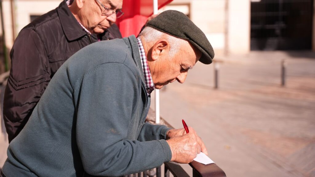 UGT asks the Treasury for an urgent meeting due to the delay in the return of personal income tax to mutual pensioners