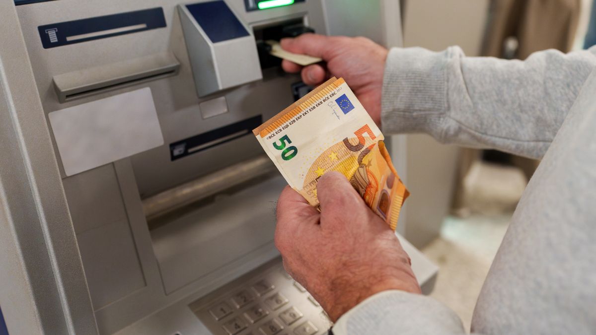 When pensions are collected in April 2026: date in Caixabank, Santander, ING, BBVA and other banks