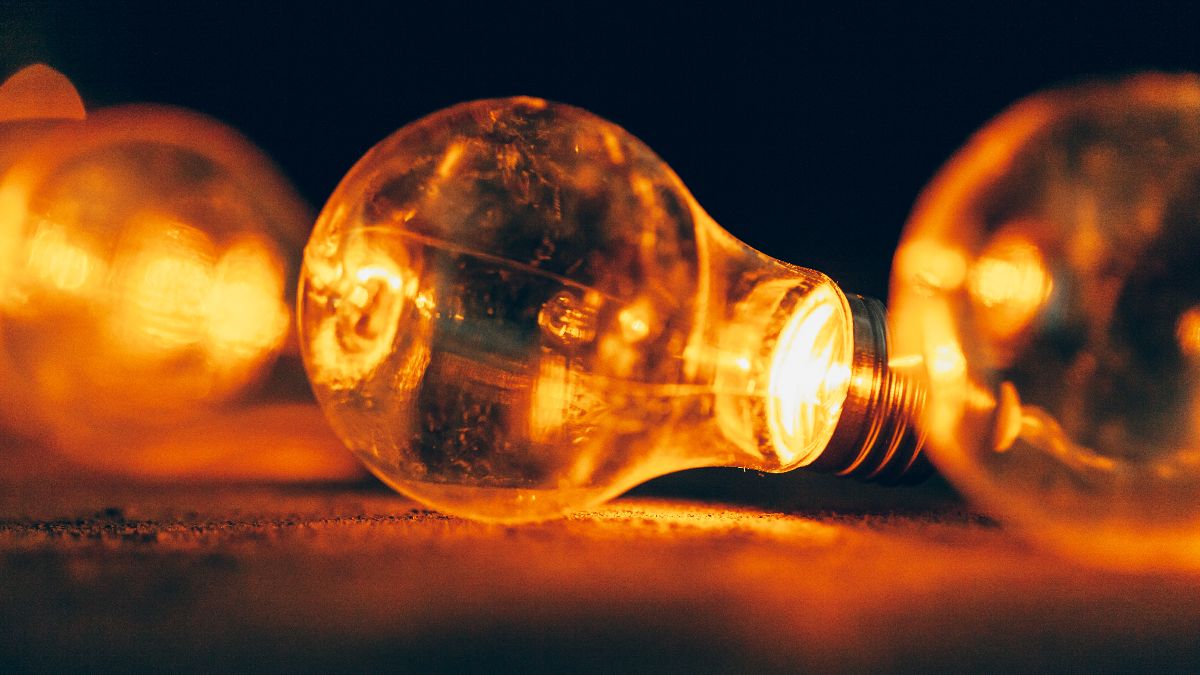The price of electricity today, Sunday, May 3, at the PVPC rises and there are 14 bands above 100 euros