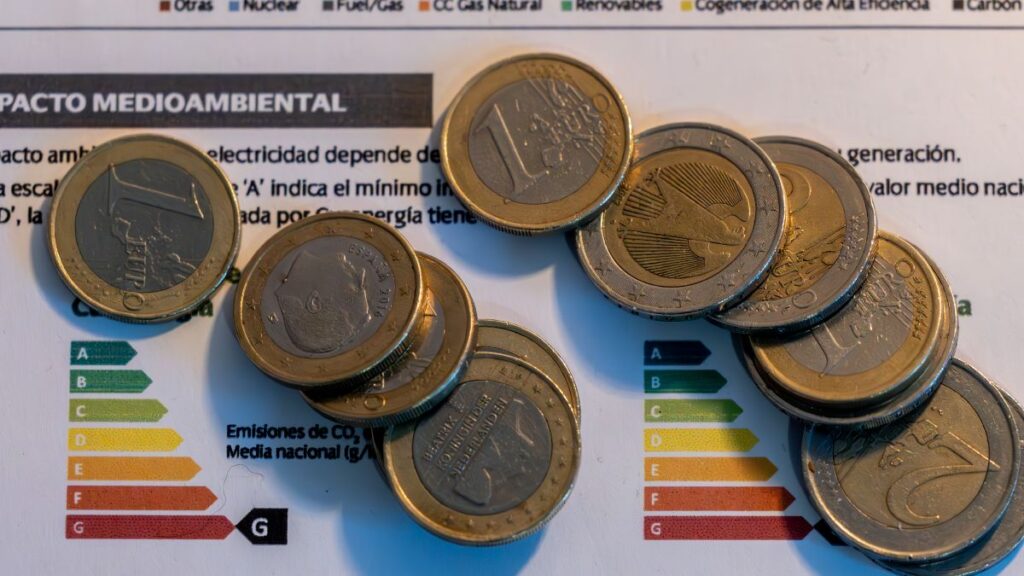 The price of electricity this Sunday, May 3, rises but there are 6 sections below the euro