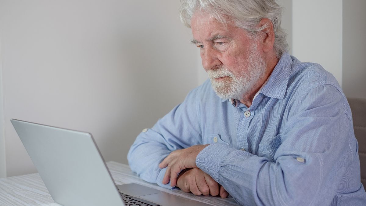 How periods without contributions affect the retirement pension