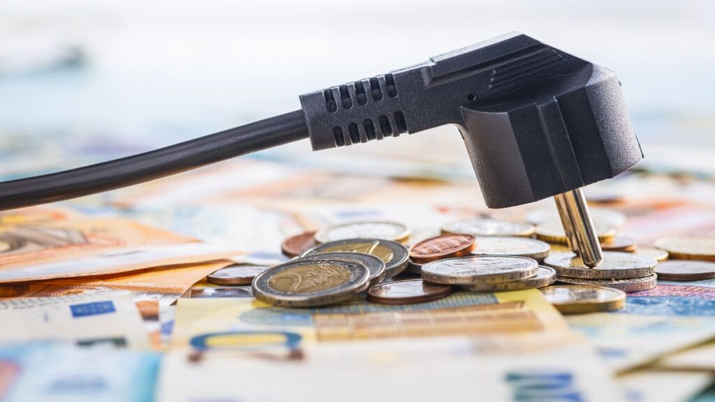 The price of electricity this Monday, May 4, rises but there will be 5 sections below the euro