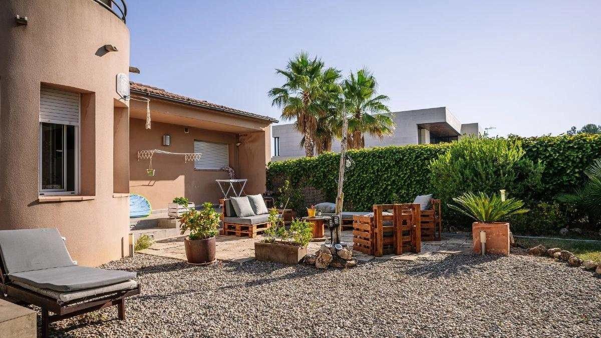 A couple sells their house knowing that the patio could not be used and the court forces them to compensate the buyers with 35,166 euros: it is a hidden defect