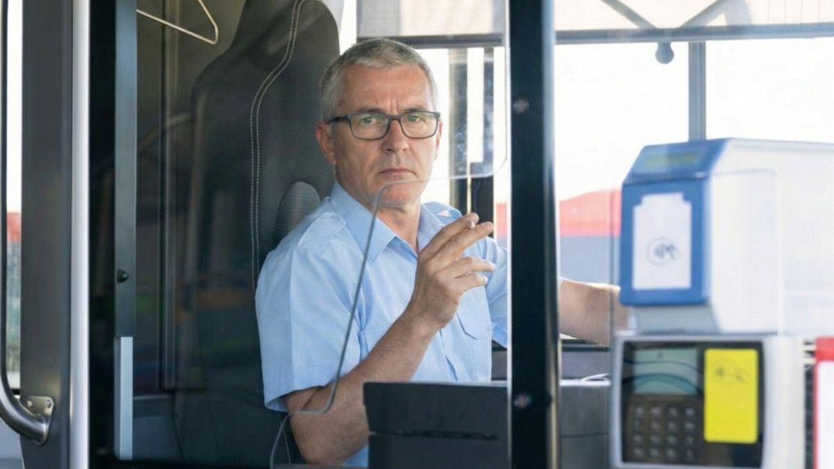 A 65-year-old bus driver with alcohol and cannabis addiction recovers the permanent disability of 2,593.99 euros, despite the fact that Social Security had withdrawn it