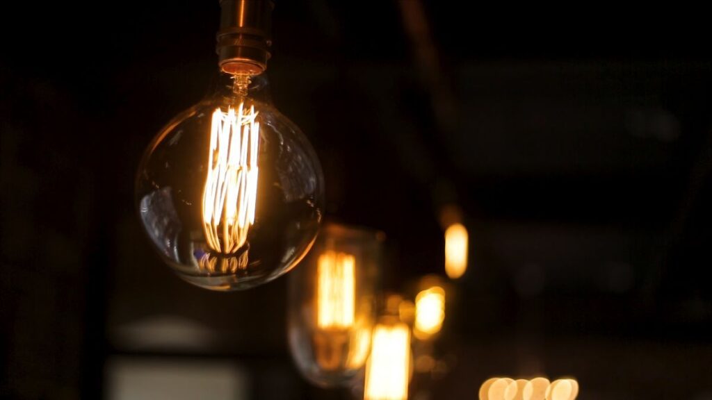 The price of electricity skyrockets this Monday and leaves four hours above 100 euros