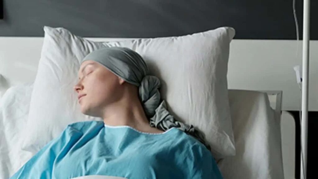 Social Security denies permanent disability to an art restorer with cancer aftereffects because her injuries "they do not nullify your work capacity" and justice orders to grant him the total