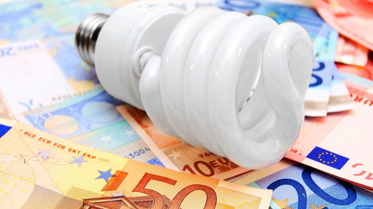 The price of electricity today, Tuesday, May 12, at the PVPC rises again and two bands exceed 200 euros