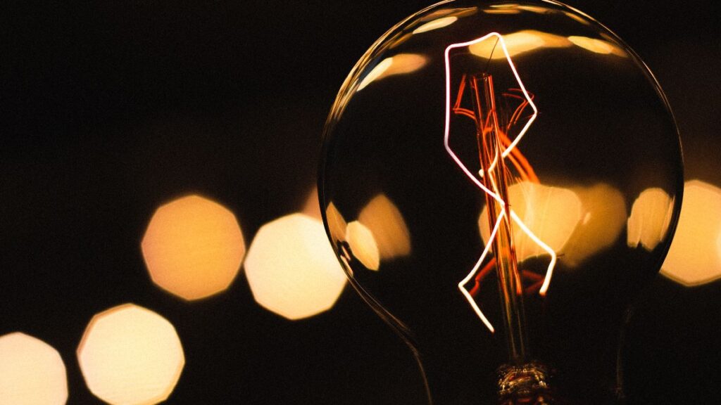 The price of electricity rises again this Tuesday with 10 time slots with electricity skyrocketing to more than 100 euros