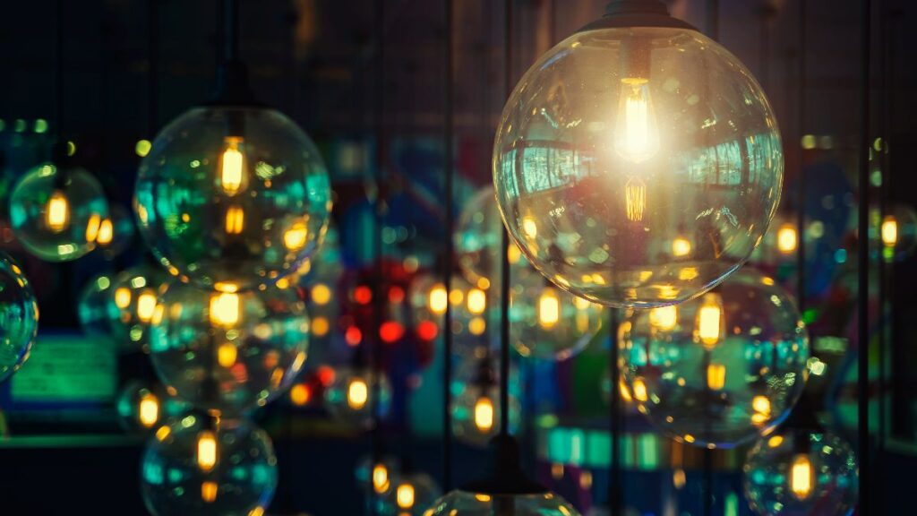 The price of electricity plummets this Wednesday and there will be several sections below 0 euros