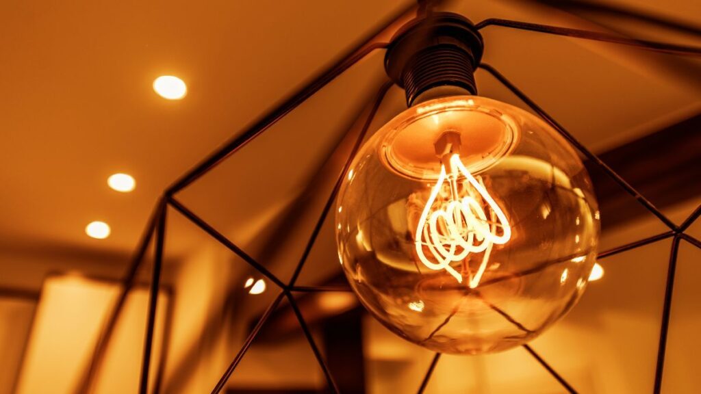 The price of electricity this Friday, May 15, plummets and there will be 8 sections with electricity at less than 1 euro