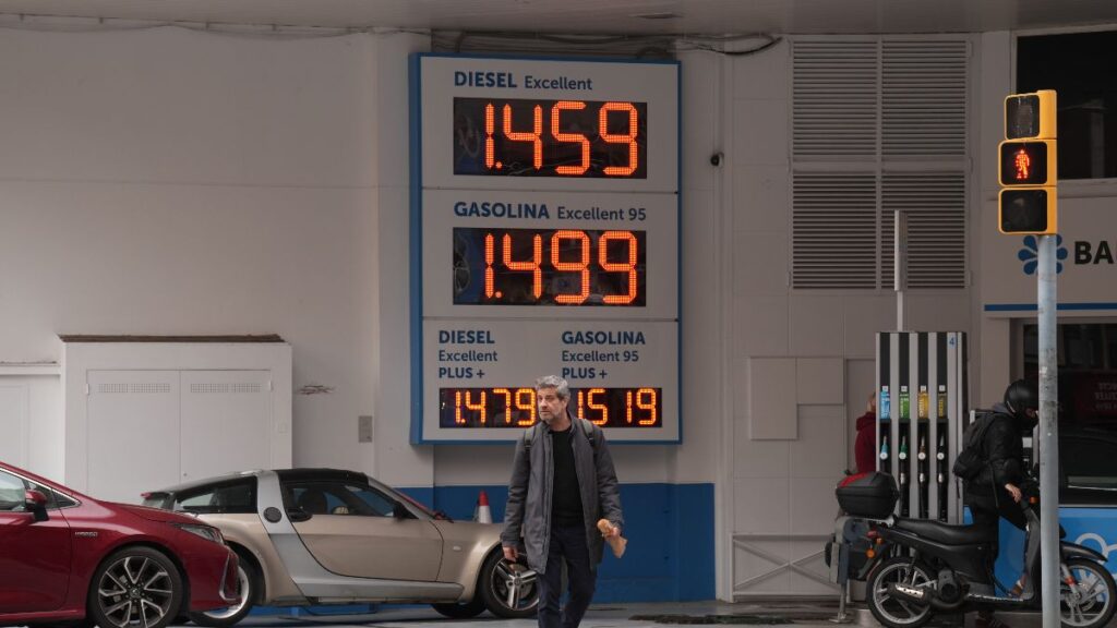 The price of gasoline rises again this week while diesel falls slightly: filling the tank is around 95 euros