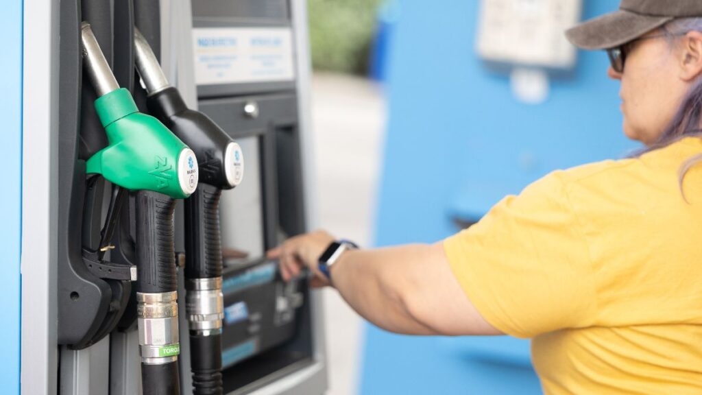 The CPI drops to 3.2% in April due to the decline in electricity, although fuels continue to pressure prices
