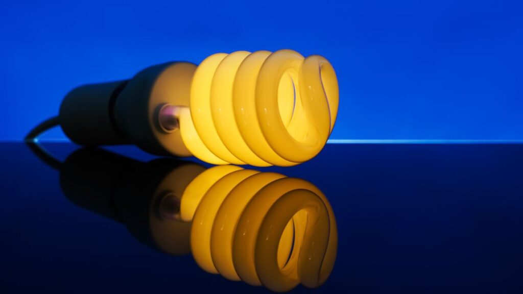 The price of electricity today, Saturday, May 16, at the PVPC plummets with 10 sections below 50 euros