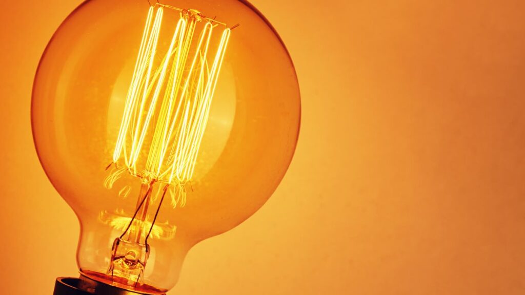 The price of electricity this Saturday, May 16, skyrockets, but there are 10 hours with electricity below the euro