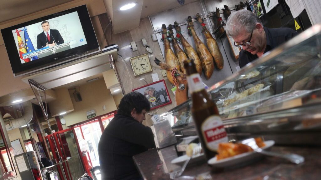 It's official: restaurants and bars are required to make it easier for customers to take leftover food home for free