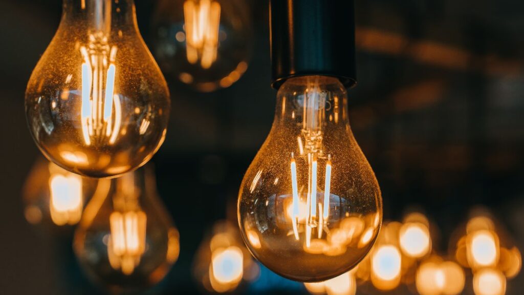 The price of electricity on Sunday, May 17 in the PVPC rises with 12 sections above 100 euros
