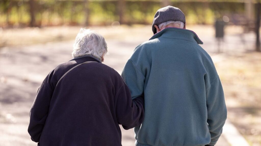 Two retirees take out several loans to help their daughter during the pandemic and now they can't pay them back: "We are a pair of pensioner grandparents who have gone into debt for more than 20,000 euros"