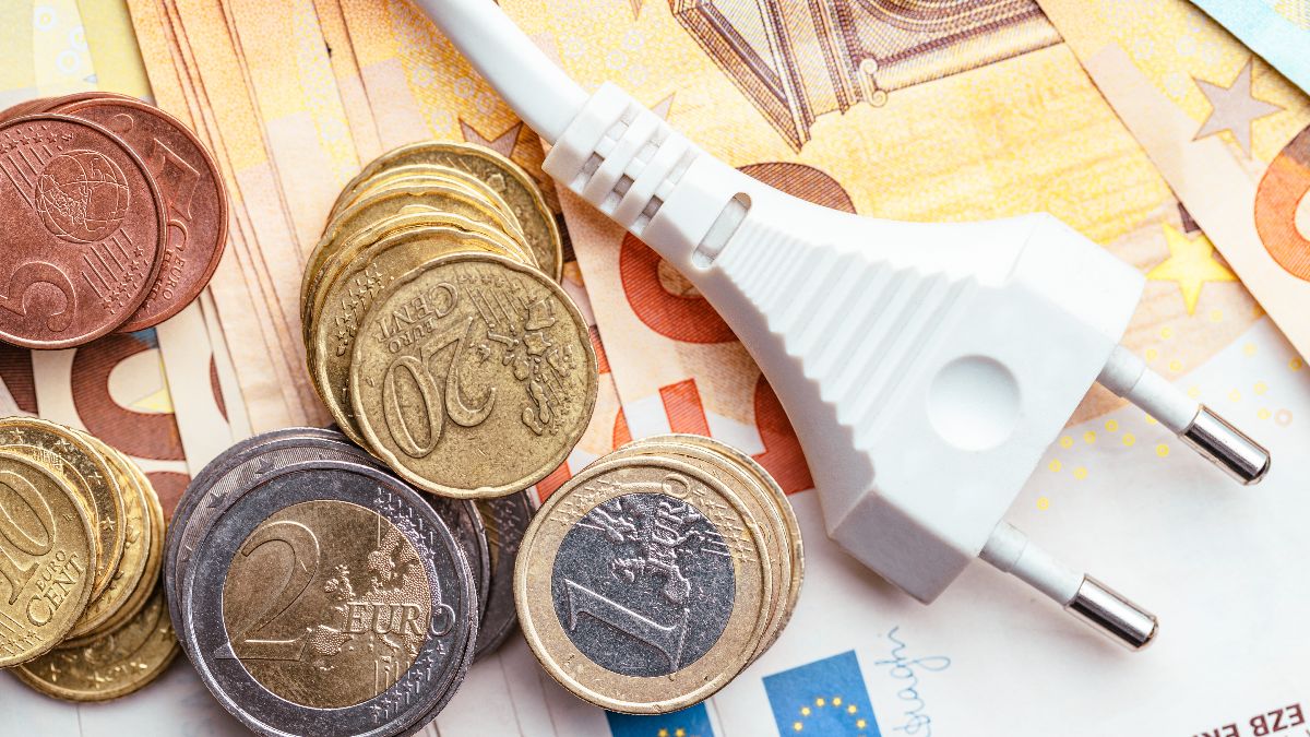 The price of electricity this Tuesday, May 19, drops and leaves 7 sections below the euro