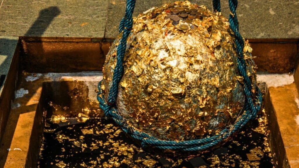 Masons unearth hundreds of gold treasures hidden for centuries that were underground while building a highway