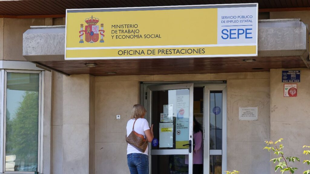 She stops going in the afternoons, they fire her and the SEPE demands that she return thousands of euros of unemployment, believing that she forced her dismissal: justice takes her side and she keeps the aid