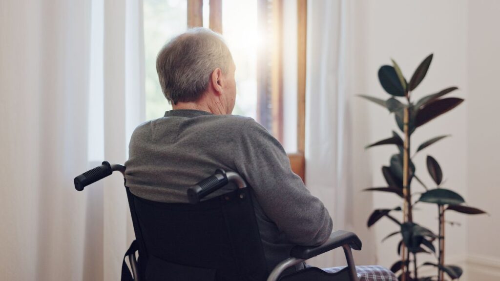 He claims 12,185.24 euros in arrears of 20% of his permanent disability pension, Social Security only pays him three months and the court denies it for requesting it late