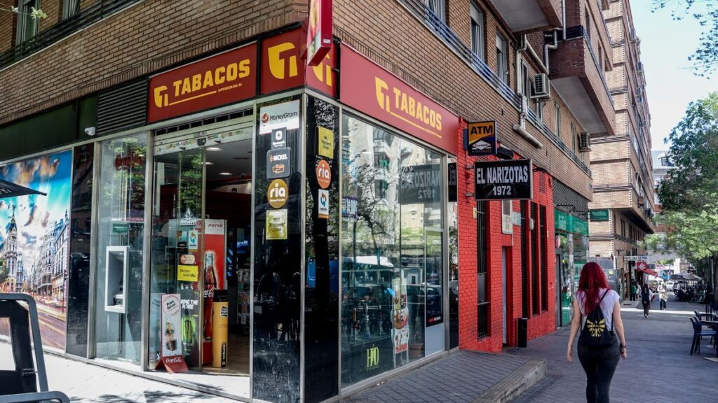 The price of tobacco changes this Saturday in all tobacconists: up to 13 brands affected